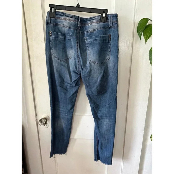 Almost Famous Women’s size 13 ripped jeans - Picture 5 of 6